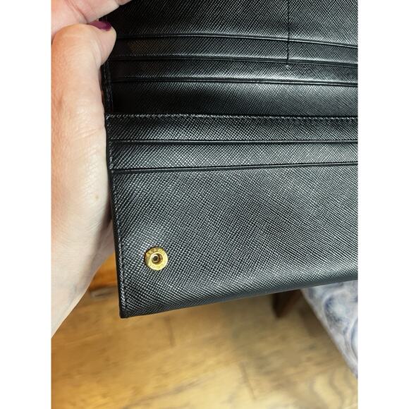 Prada Large Saffiano Leather Wallet 100% Authentic Black Gold Triangle Logo - Picture 11 of 15